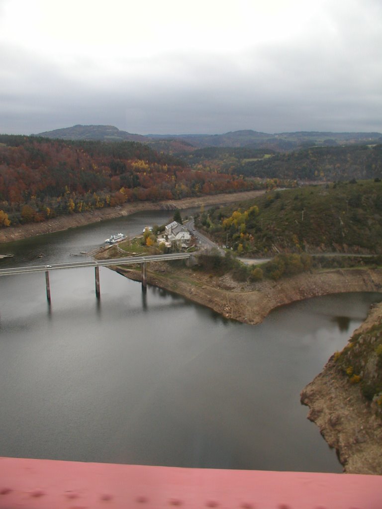 Vue du Viaduc de Gabarit sur la vallée de la Truyére by francoisdouchain