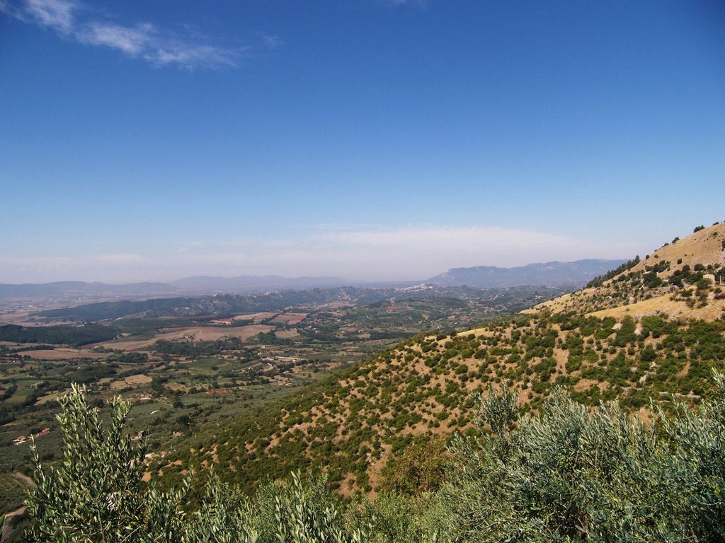 Panorama da Acuto verso le colline di Piglio e Paliano by lucabellincioni