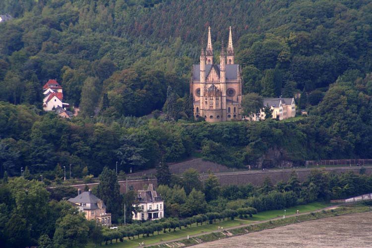 Apollinaris Dom in Remagen von der Erpeler Ley by RaRaR