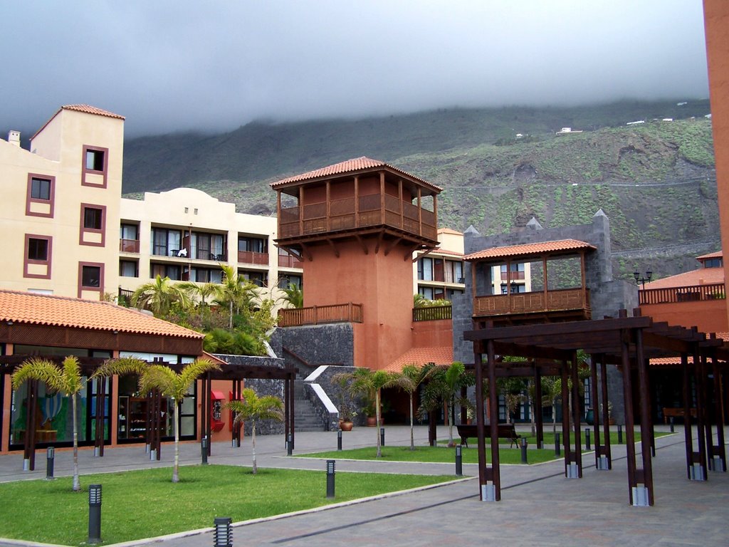 Fuencaliente, Santa Cruz de Tenerife, Spain by Huiuiuivogel