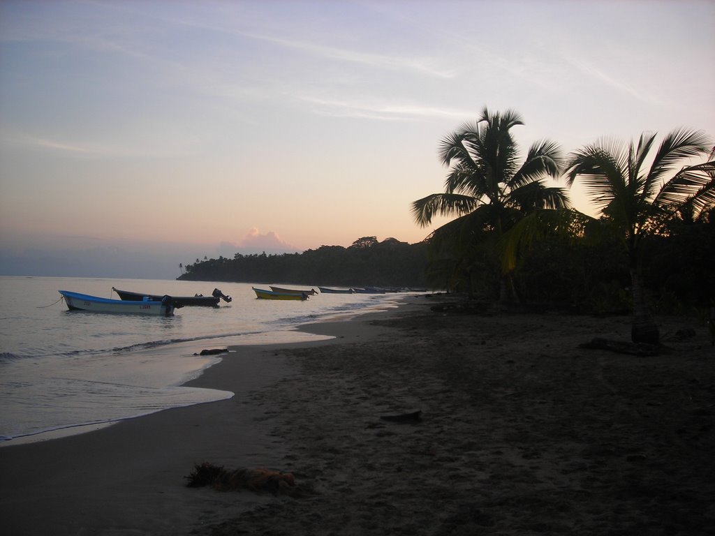 Amanece en Manzanillo, Limón, Costa Rica by uko