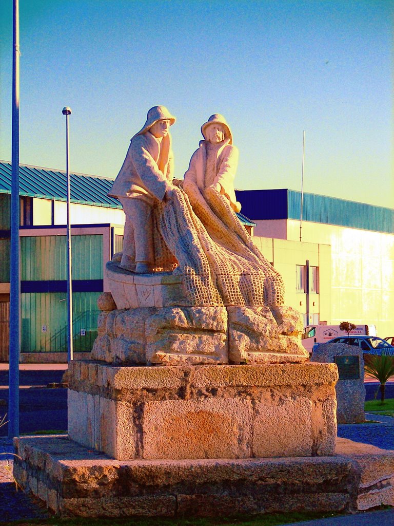 Estatua marineros de aguiño by Jorge Parada