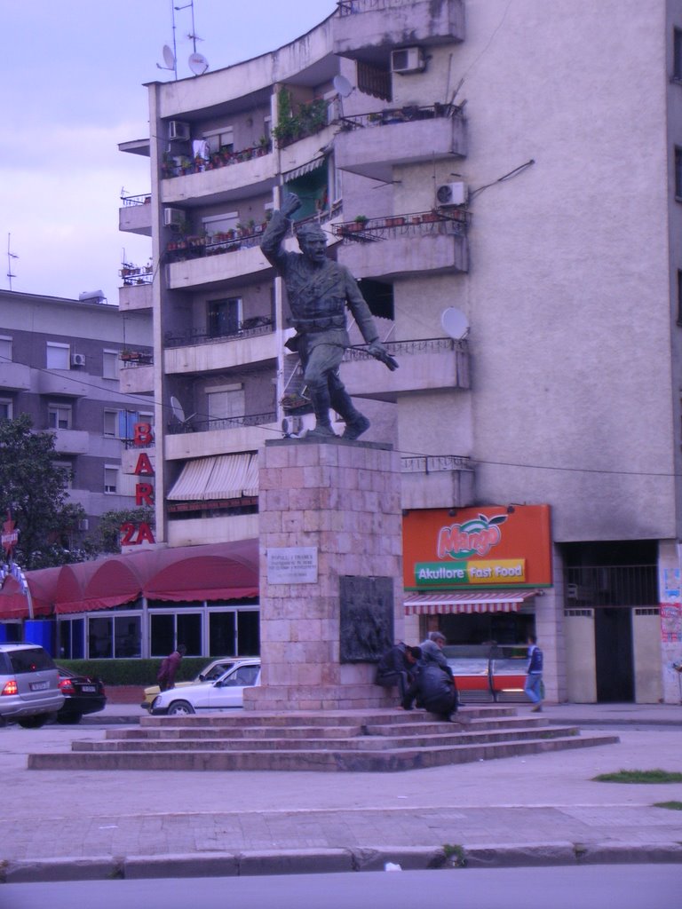 Tirana estatua by maryagora