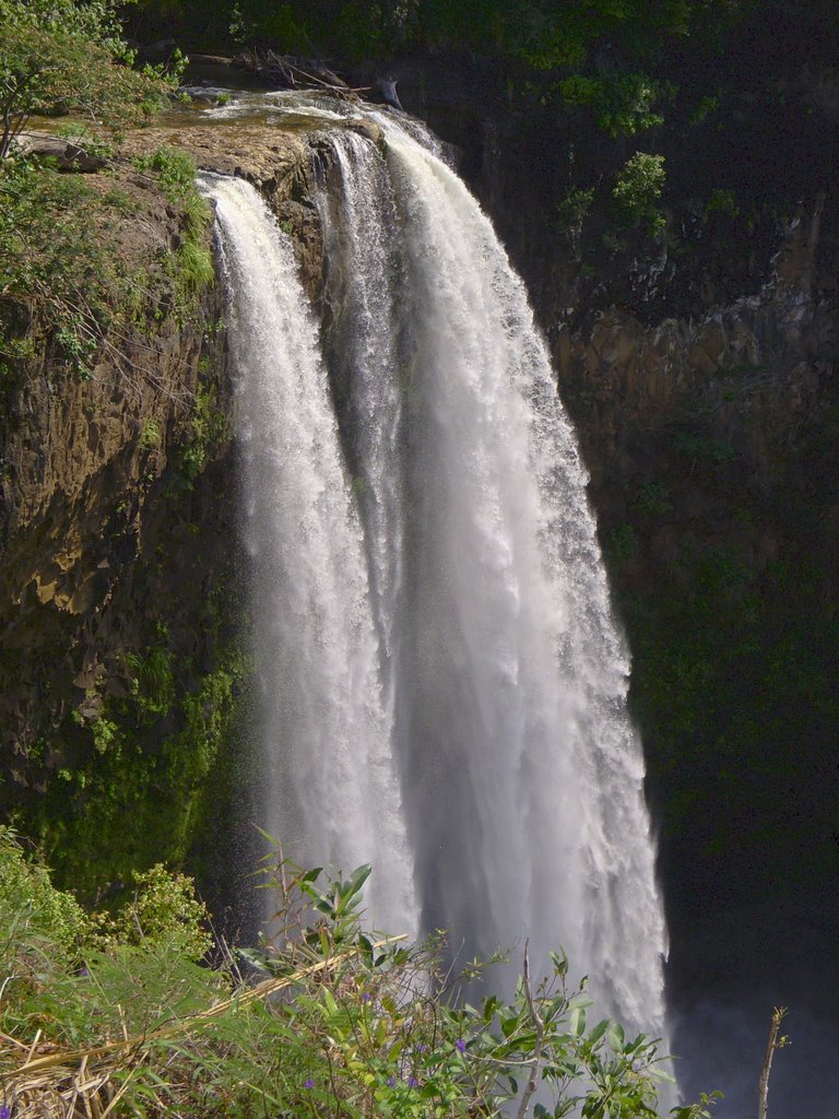 Wailua Falls by tmhastings