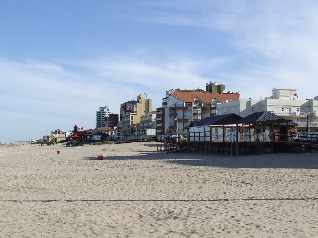 Villa Gesell - Vista hacia el sur desde Av. Buenos Aires y la costa by edgardomdq