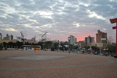 Pôr do sol na Praça do Japão - LONDRINA-PR - foto de: autor desconhecido by fotos de londrina