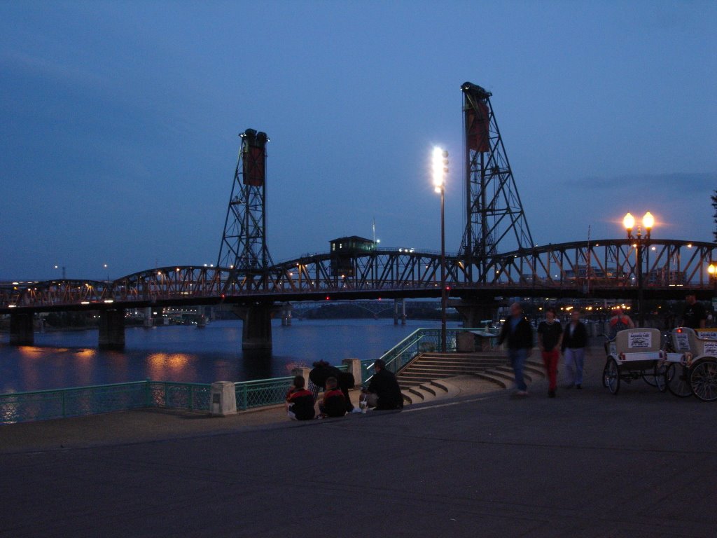 Hawthorn Bridge from Tom McCall Waterfront Park by dakilby