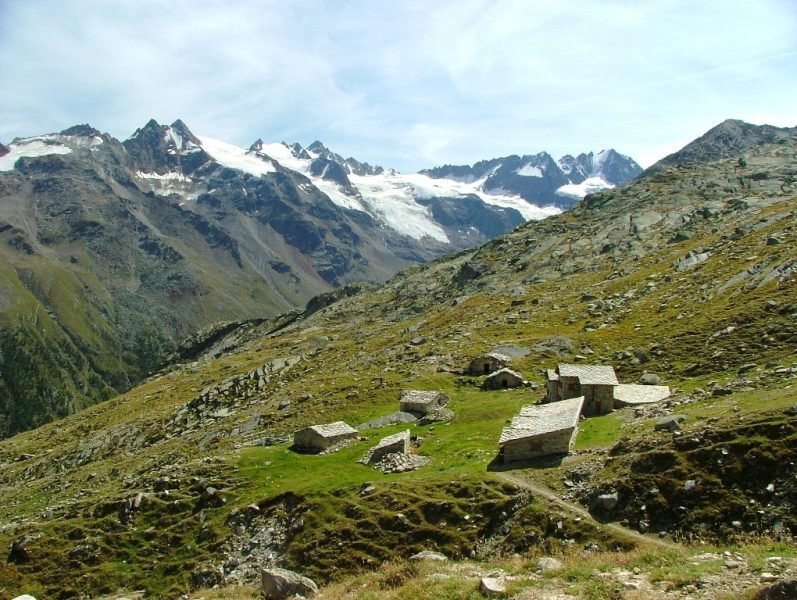 Alpeggio sul sentiero che porta al rifugio Vittorio Sella by Marco Favaro