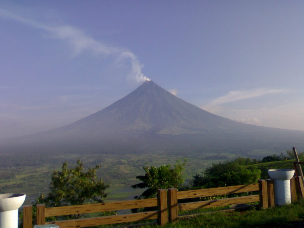 Mt. Mayon Top of Lignon Hill by pringles