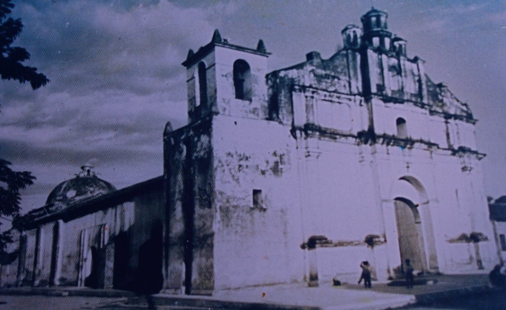 IGLESIA COLONIAL DE ASUNCIÓN MITA,JUTIAPA. Aproximadamente esta foto fue tomada en 1940 o 1950,fotografo desconocido. Actualmente se encuentra una copia en la tienda de QUICK FOTO en MITA,de donde fue tomada esta foto. EDGAR ENRIQUE PALMA MONTERROSO. Agosto,08. by EDGARPALMA