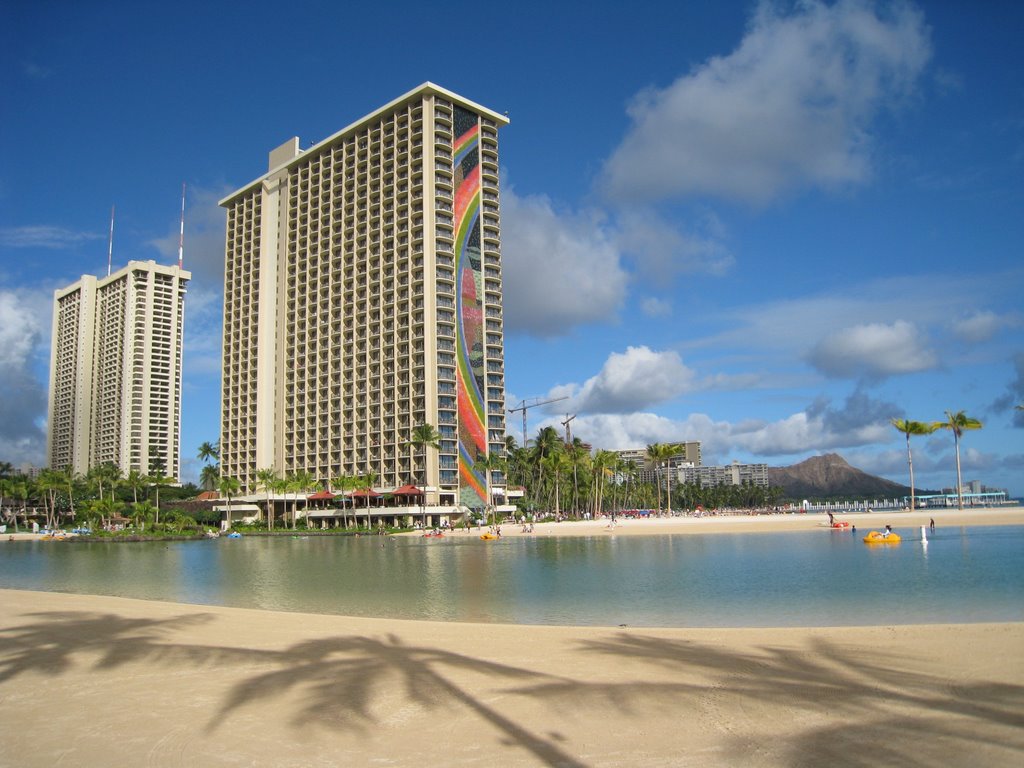 Hilton Hawaiian Village by andrelemieux