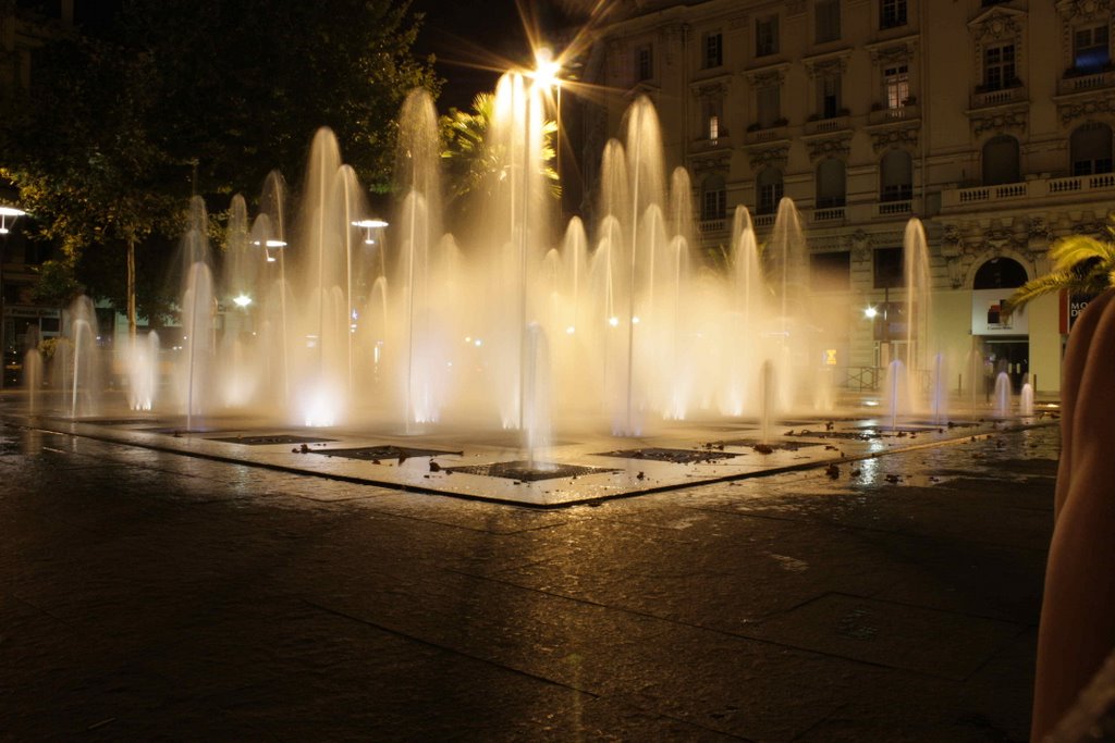 Fontaine de la place by tontonstoun