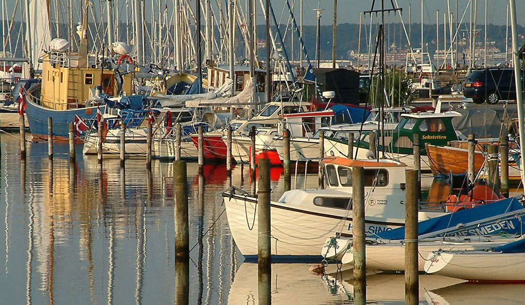 Helsingörs Harbor by björn v