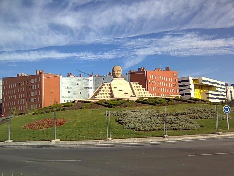 Plaza de la Cabeza de Inca (Villa de Vallecas) by Luchito