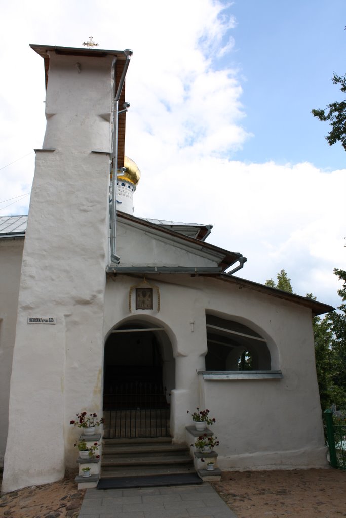 St. Nicholas church. Entrance. by Usama ben Yorik