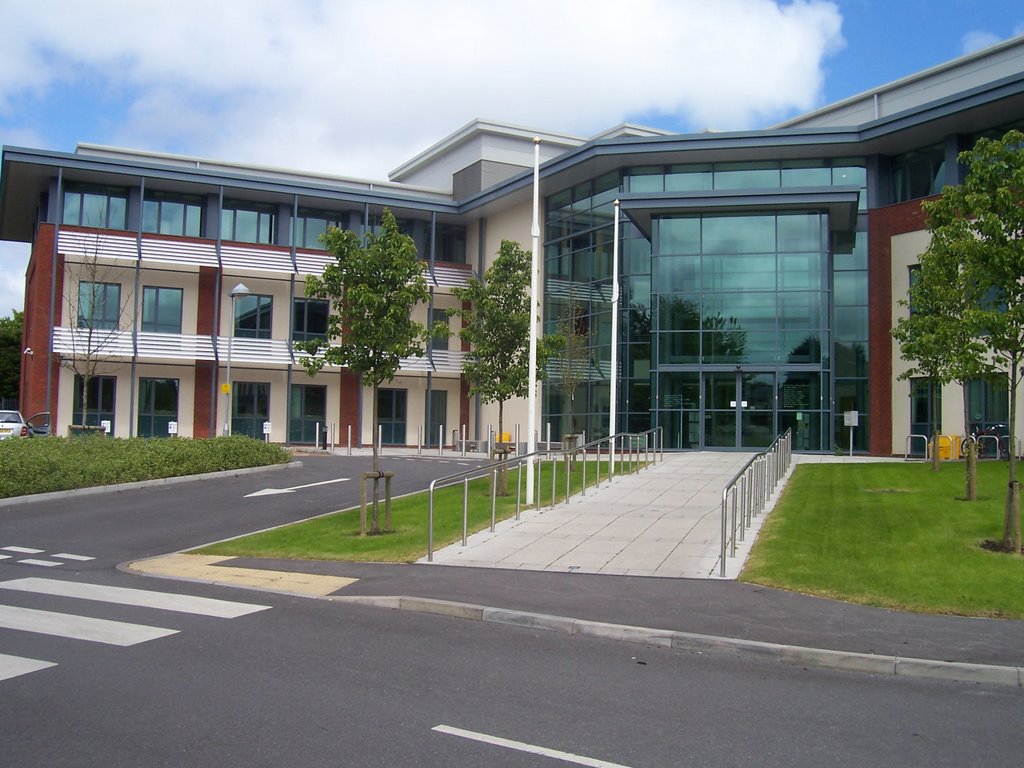 Tiverton - Phoenix House, Library and Mid Devon County Council by A Photographer