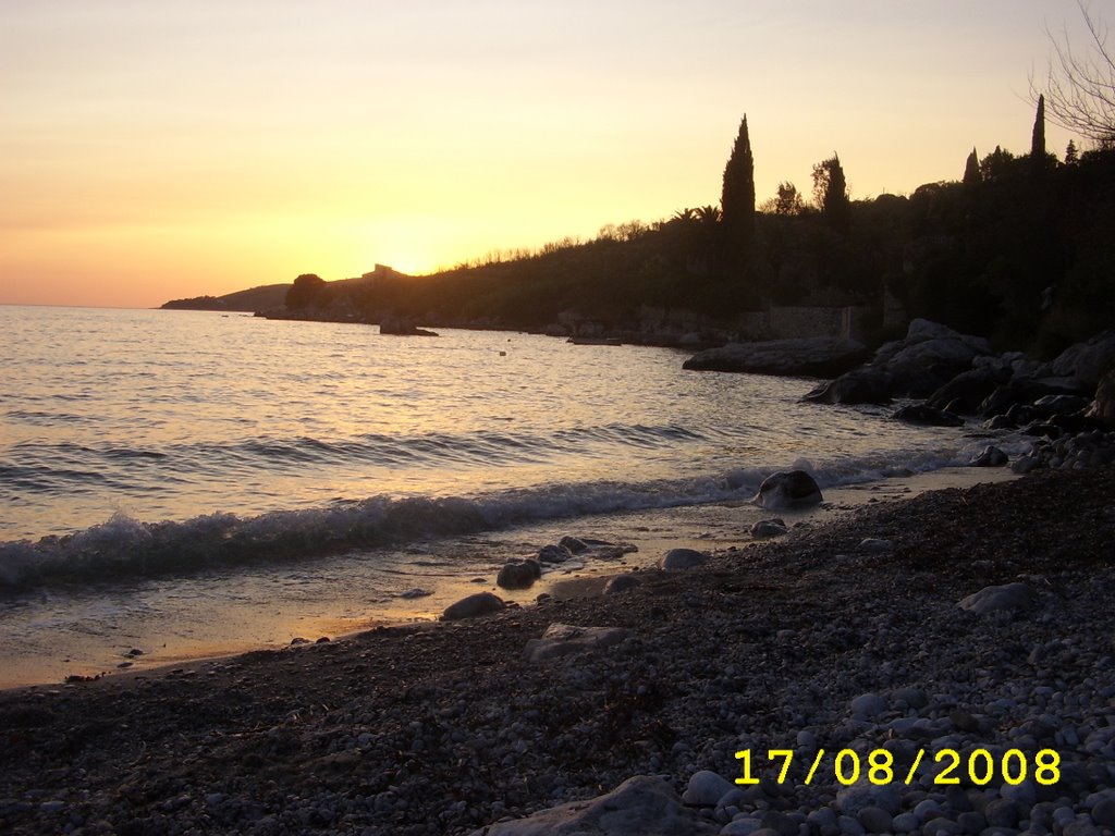 Plat beach near Dubrovnik by marijana k