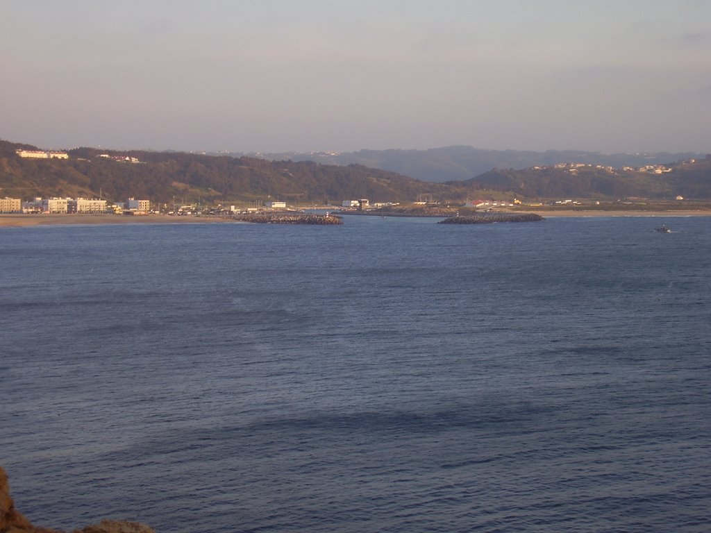 Mar, Nazaré e Porto de Abrigo, vistos da zona do Farol by José Eduardo Madeira…