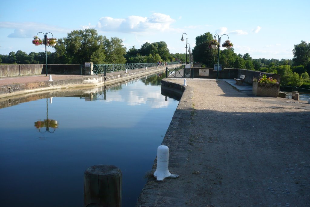 Pont-canal un soir d'été - Digoin (Saône-&-Loire) by Grand-Jack