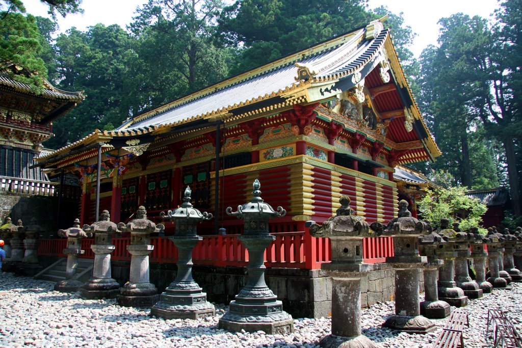 Kami-jinko, Toshogu Shrine, Nikko, Japan by Richard Ryer