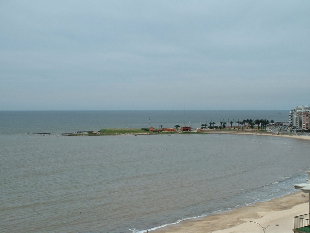 Vista aérea Playa Pocitos hacia Prefectura Trouville. Montevideo; Uruguay. by Horacio Pardo