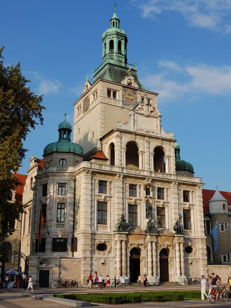 Bayerisches Nationalmuseum München by panoramio_roster