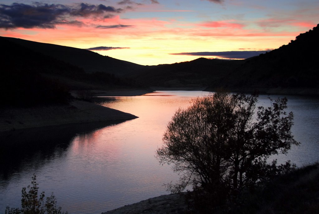 Un tramonto sul lago by Gino Romiti