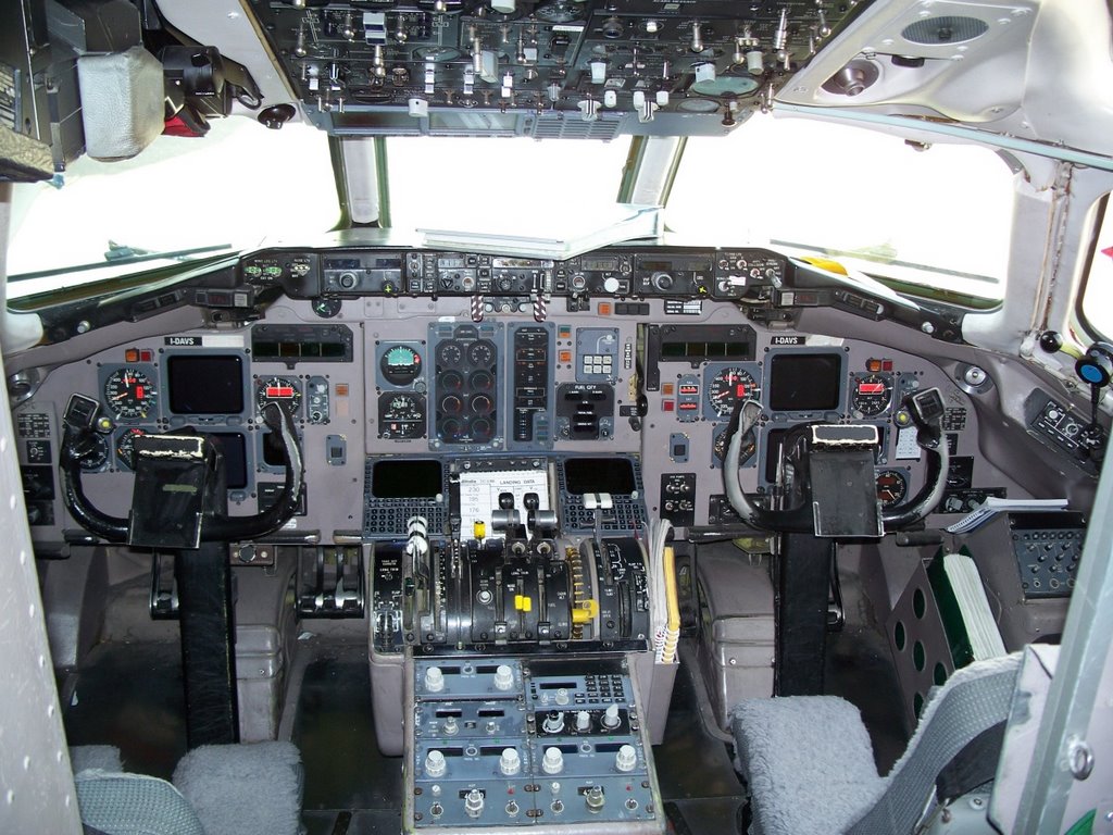 Cockpit MD 82 CATANIA I-DAVS volo Alitalia Venezia - Roma by Maurizio Stocco