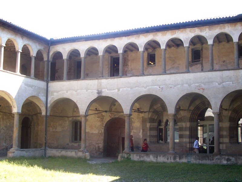 Bergamo - Chiostro piccolo dell'ex Chiesa di S. Agostino by MarkusMark