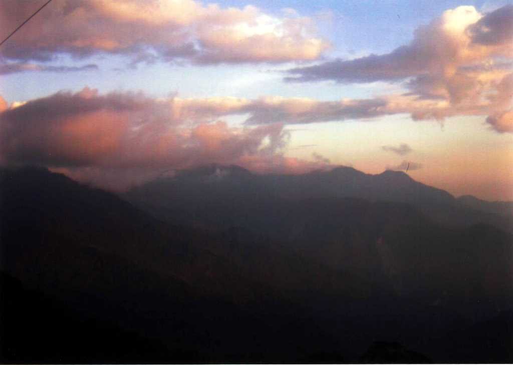 Thimpu Sky,Bhutan 12/2005 by F. Zaman