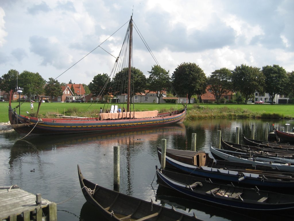 Havhingsten ved Museum. by Ole Nilsson