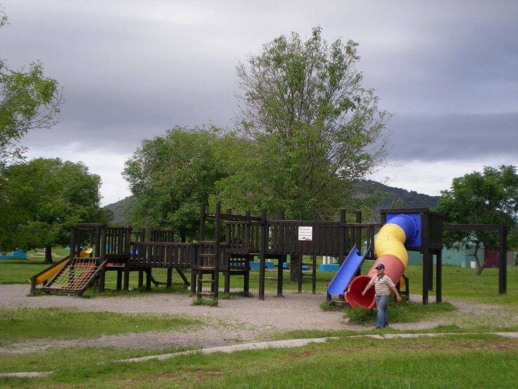 Playground area in park, Metropolitano by Heikko