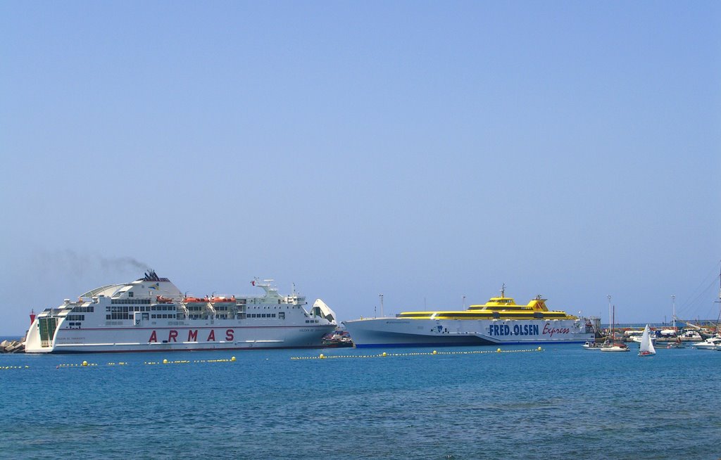 Puerto de los Cristianos .Volcán de Taburiente & Bonanza Express (Gran Canaria -La Gomera) by Javier Rivera