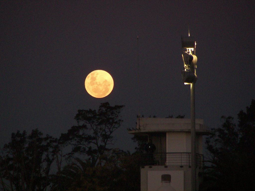 Luna Llena desde el Hipodromo by julio1