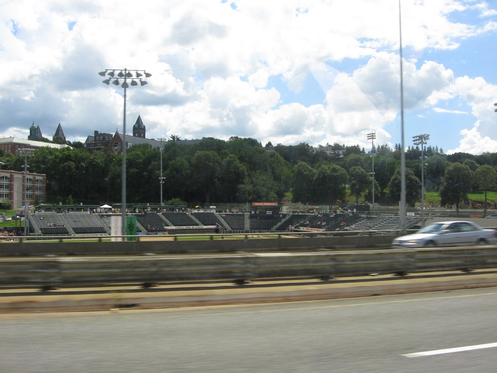 Stade de Worcester vu de l'autoroute by fredziby