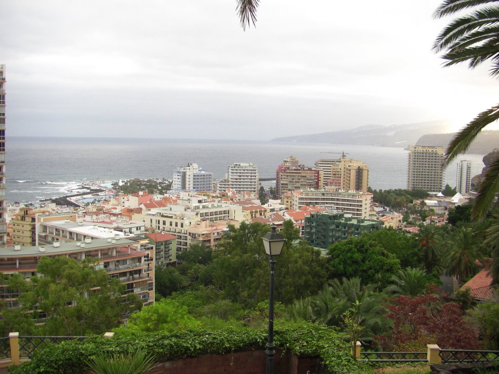 Vista Este del Puerto de la Cruz desde Parque Taoro by javier carrion