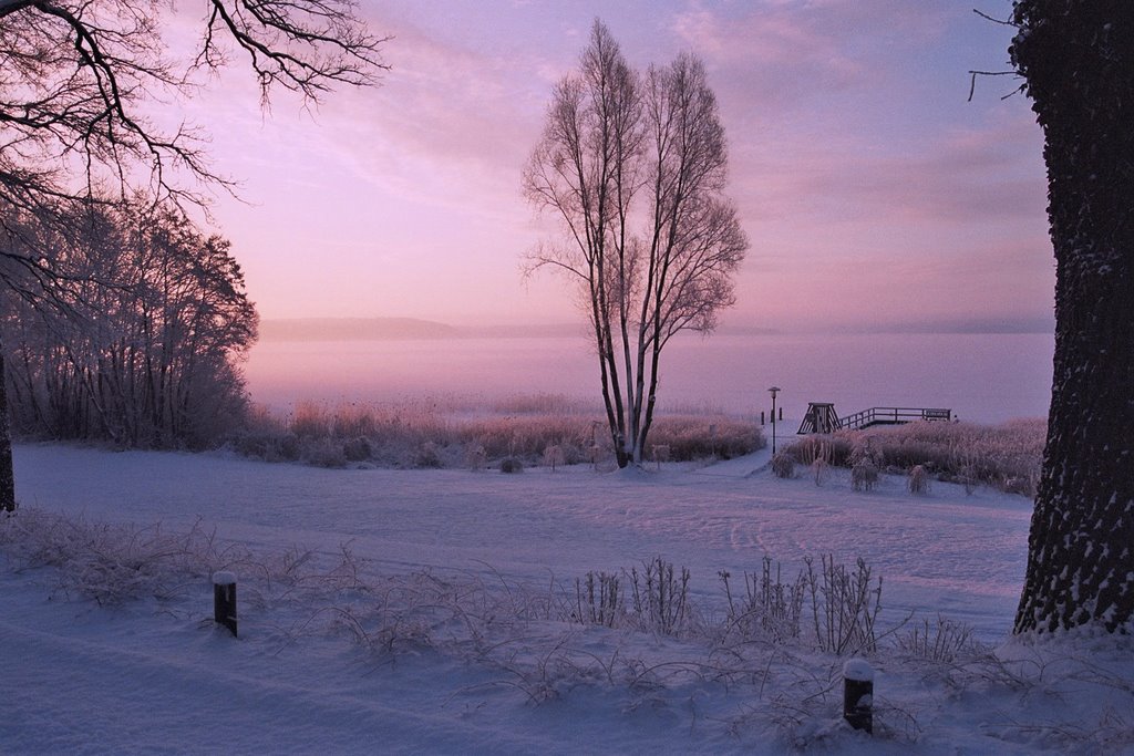 Winter in der Seeluster Bucht vorm Seehotel Plau am See by tf1