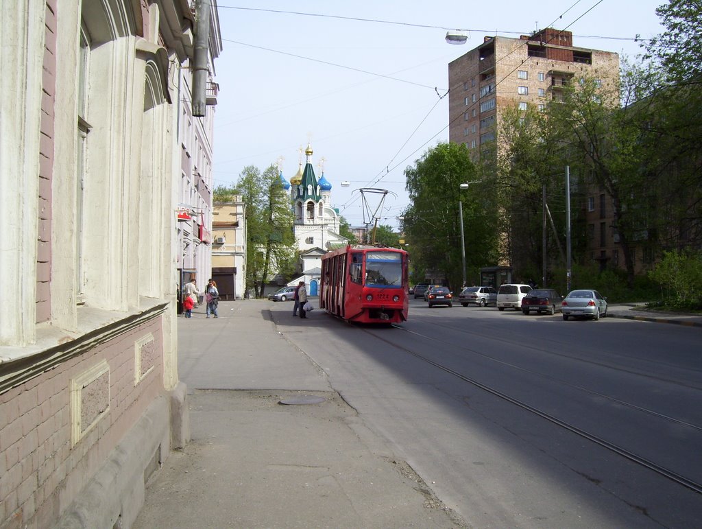 Streetcar #2 at Dobrolyubova St stop by kriukov