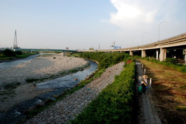 高鐵烏日站-東側筏子溪-右側為中彰快速道路 by ncat70