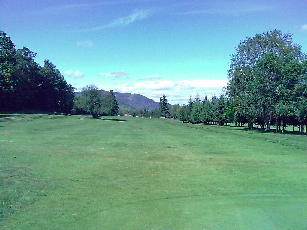 18th hole in Stoneham Quebec by filiair