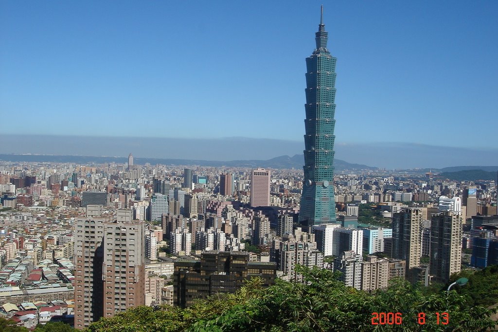 View from Elephant Mountain, Taipei by CKW