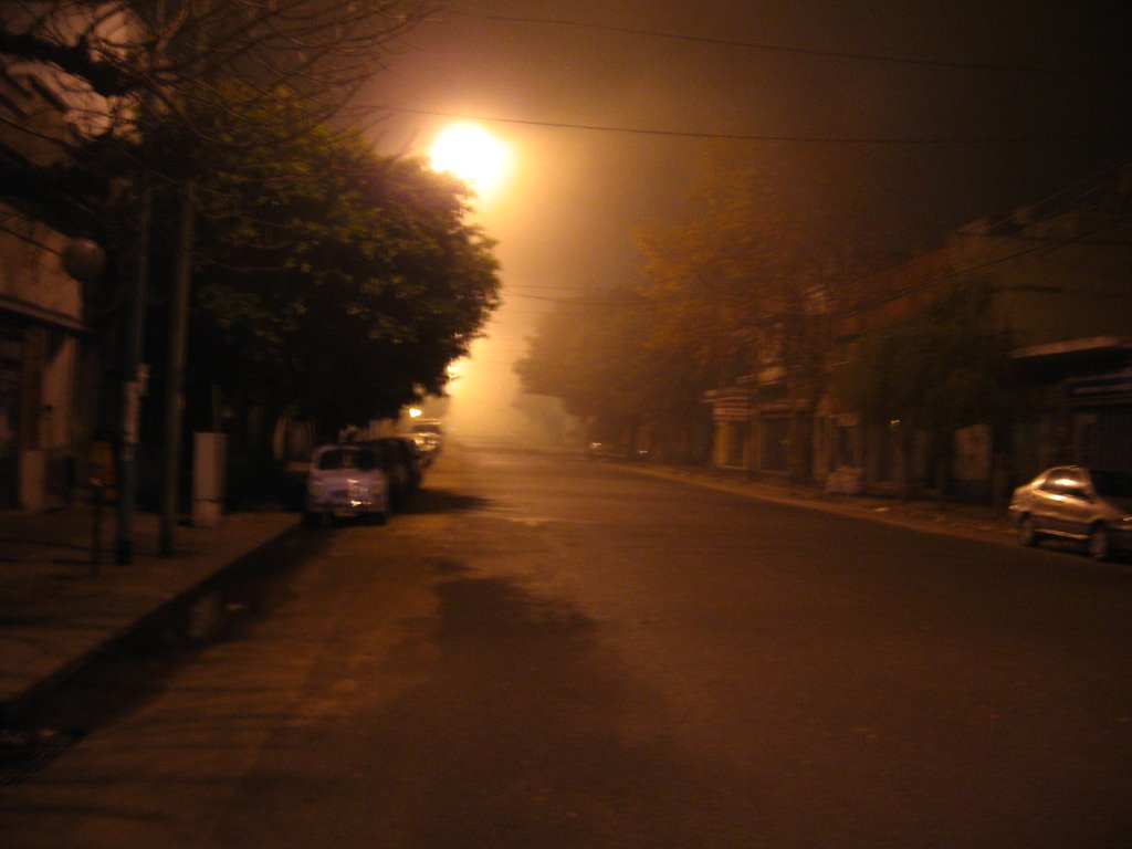 Trelles y Cucha Cucha - De noche con niebla, mirando al norte (at night with fog, facing north) by GrEeNDaY