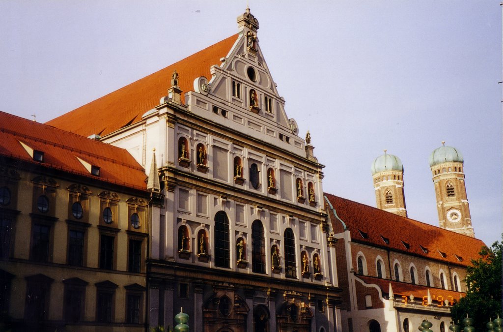 Iglesia de San Miguel y Catedral de Nuestra Señora by Ser Viajero