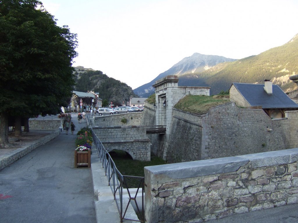 Briancon, Porte Pignerol by Dieter Zinser (RDZfd…