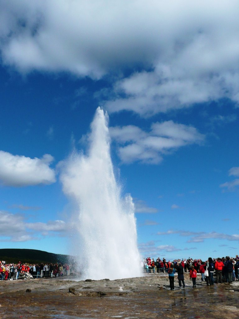 Strokkur eruption by powercopymaster