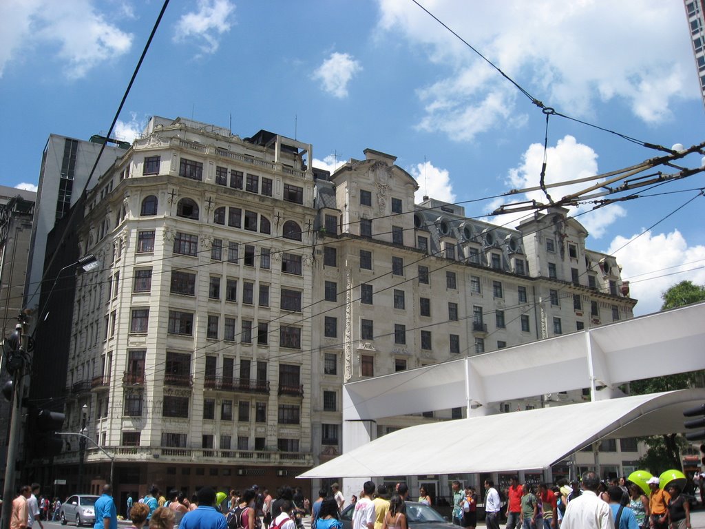 Praça Patriarca, São Paulo, Brasil by Alvaro Camargo