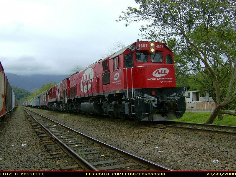 Trem Turistico Chegando no Patio de Morretes by Luiz H. Bassetti