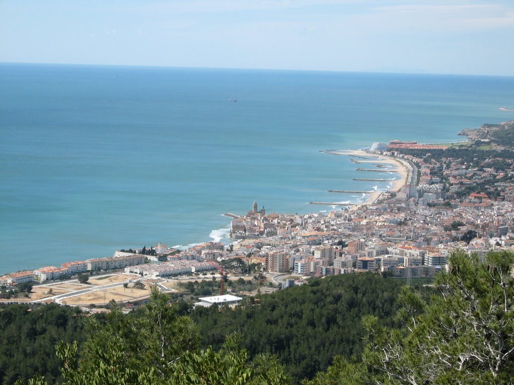 Vista de Sitges des de les soleies de Puig Boronet i la Creu de Sant Isidre by joan miquel