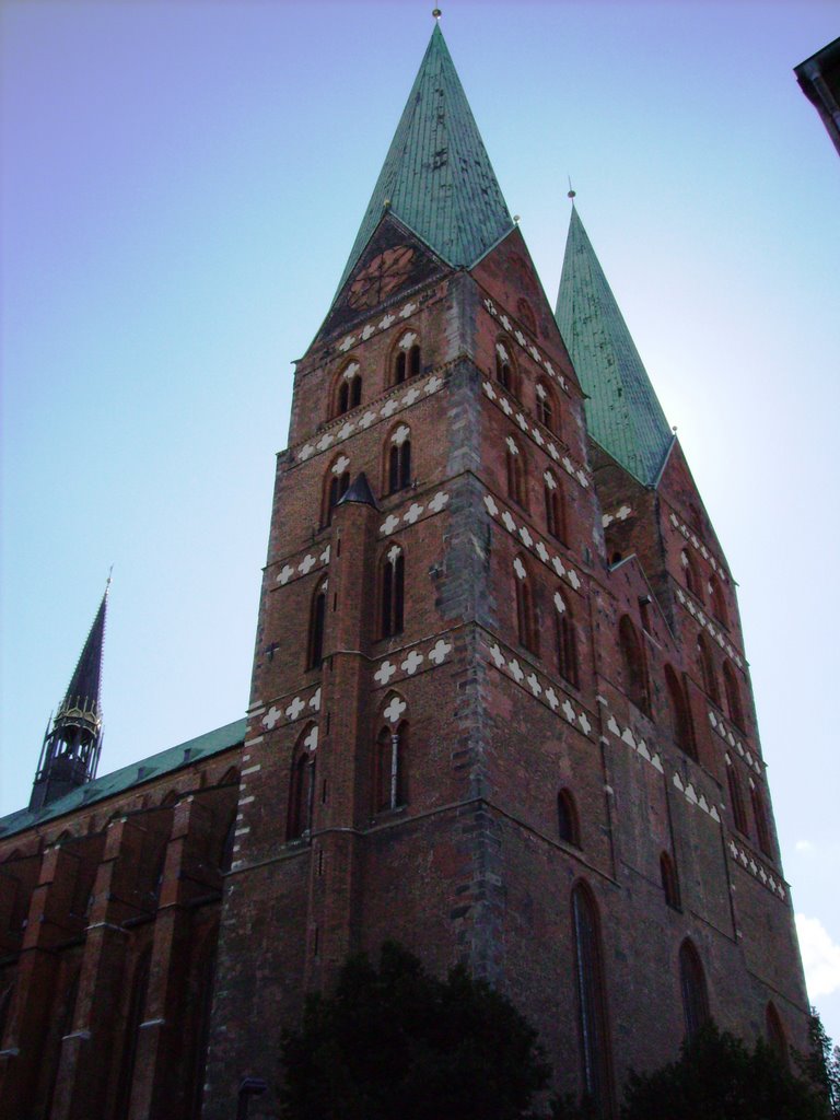 Lübeck: Türme von St. Marien by Metzner