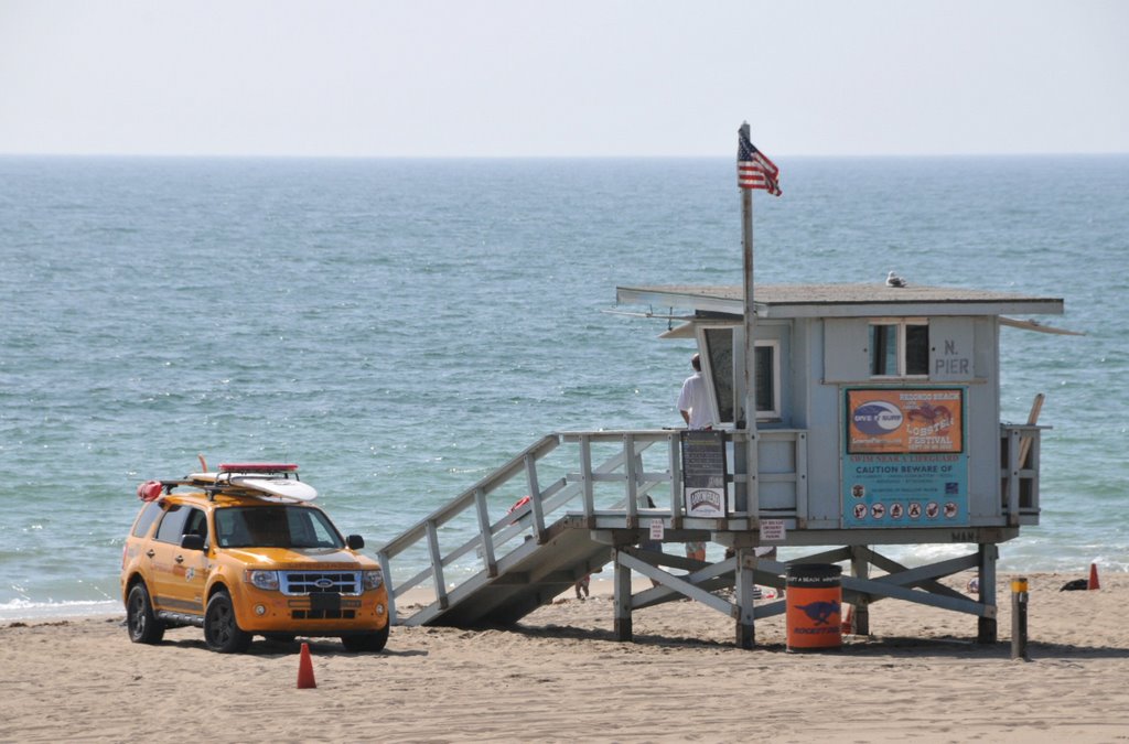 Guarding the empty beach :: The sun is out, it's hot, but Angelenos don't come out after Labor Day - Silly buggers! by SoCal-o-Rama